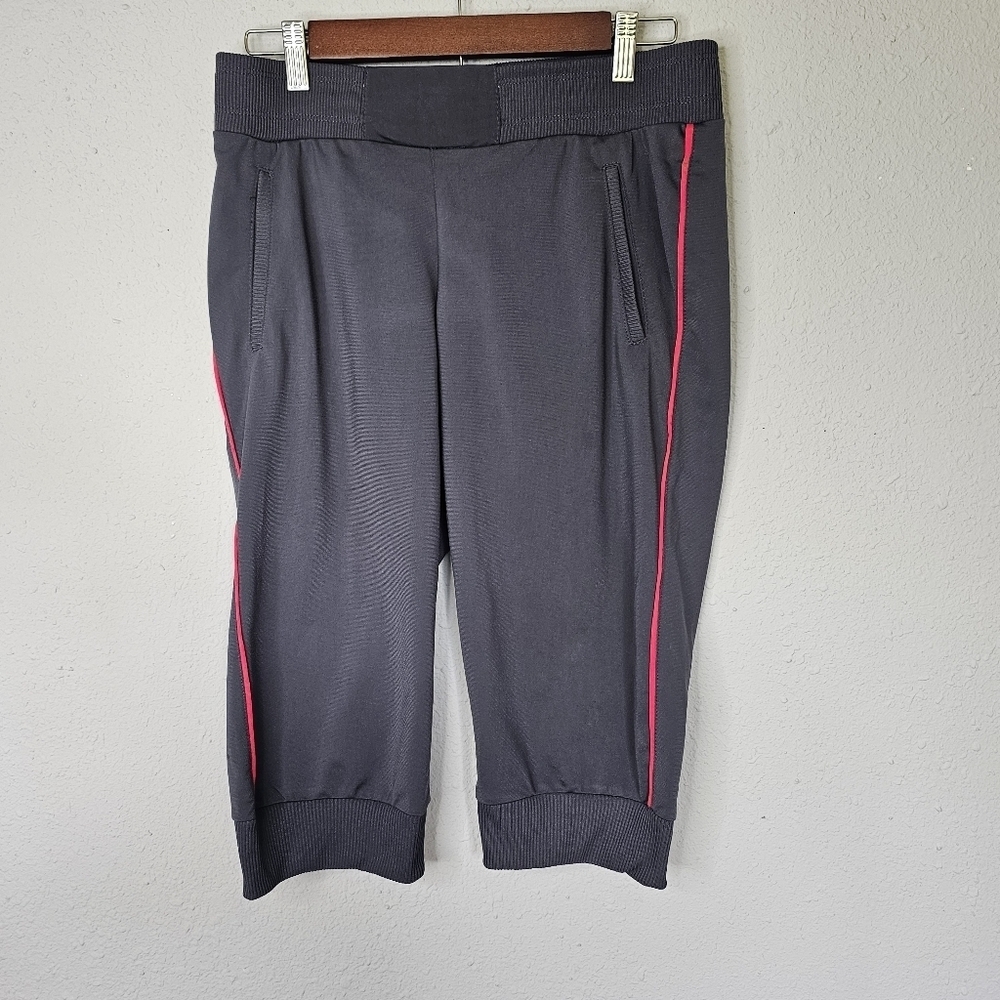 BCG‎ Knee Length Shorts Mens M Medium Gray Red Stripe Pockets Baseball Sport